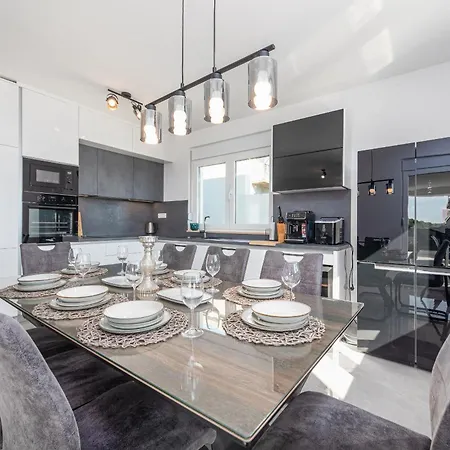 Suton Zadarvillas * Podvrsje