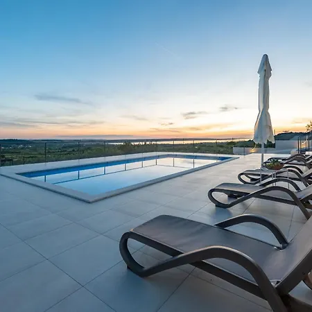 Suton Zadarvillas ヴィラ *