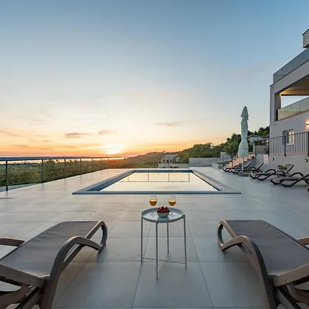 ヴィラ Suton Zadarvillas