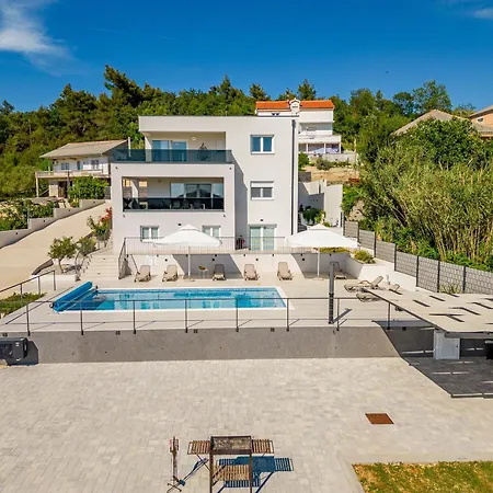 ヴィラ Suton Zadarvillas Podvršje