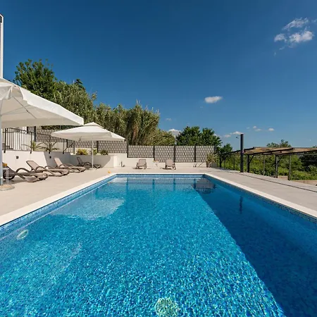 ヴィラ Suton Zadarvillas