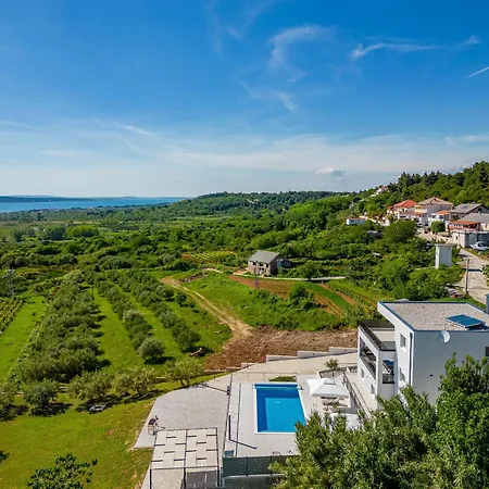 Suton Zadarvillas * Podvrsje