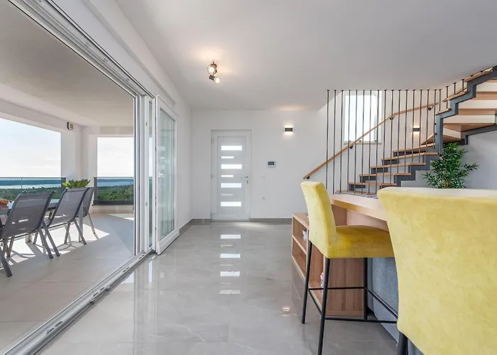 Suton Zadarvillas 빌라 Podvrsje