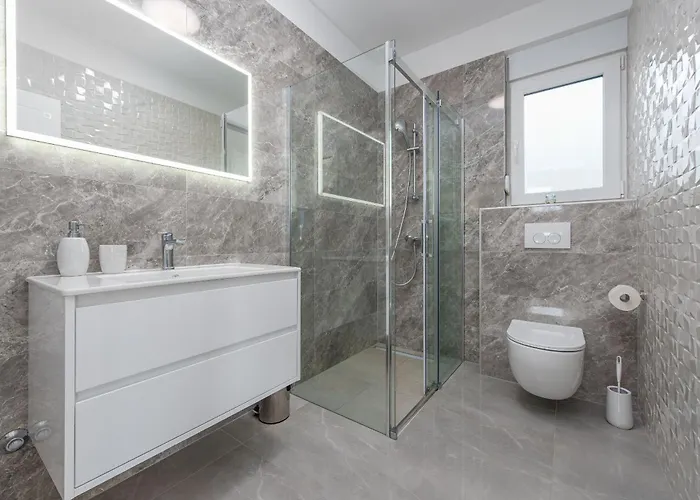 Suton Zadarvillas 빌라 Podvrsje