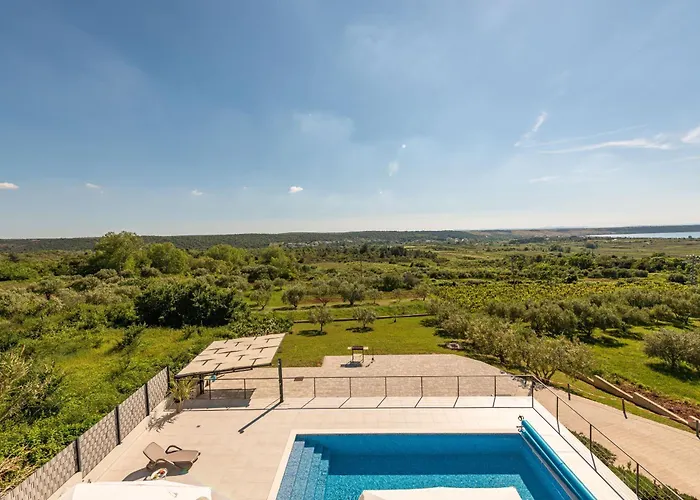 Suton Zadarvillas 빌라 Podvrsje