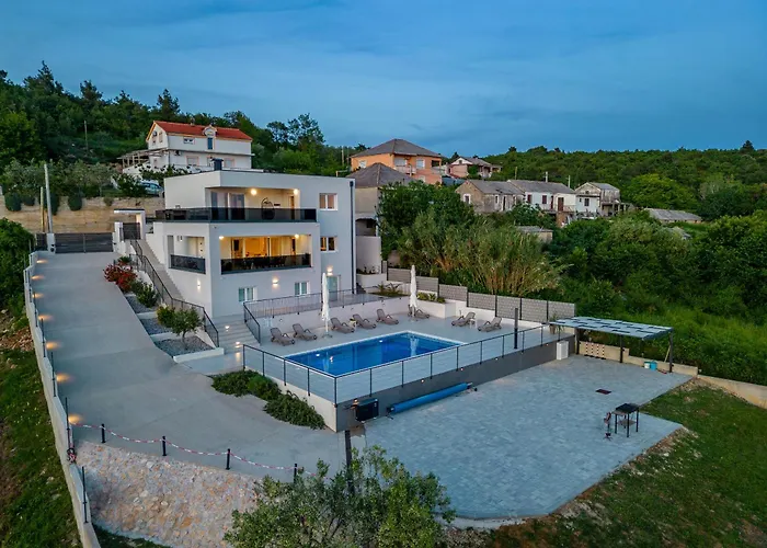 Suton Zadarvillas 빌라 *
