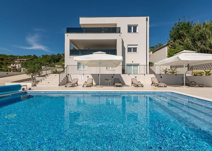 Suton Zadarvillas 빌라 Podvrsje