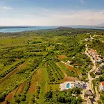 Suton Zadarvillas Podvrsje