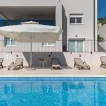 Suton Zadarvillas * Podvrsje