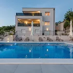 Suton Zadarvillas Villa