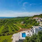 Suton Zadarvillas * Podvrsje