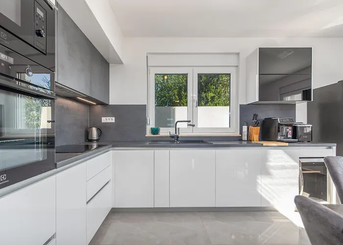 Вилла Suton Zadarvillas