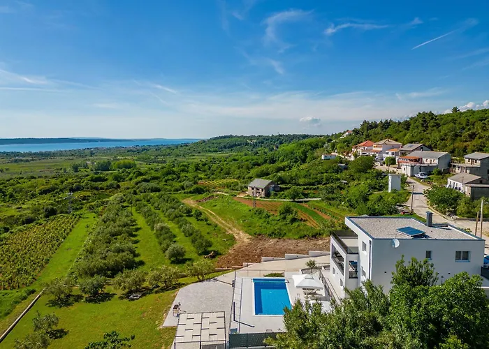 Suton Zadarvillas * Podvrsje